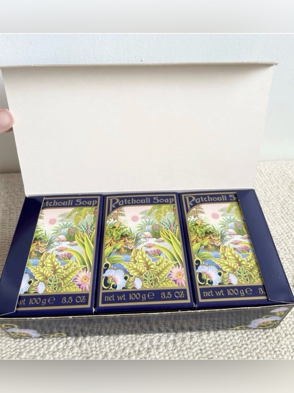 CRABTREE & EVELYN PATCHOULI VINTAGE  BATH SOAP 3 BARS New in Box 100g Each